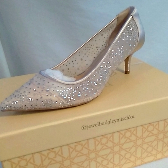 Women's 7 1/2 NIB Badgley Mischka crystal studded heels in champagne - Picture 1 of 2